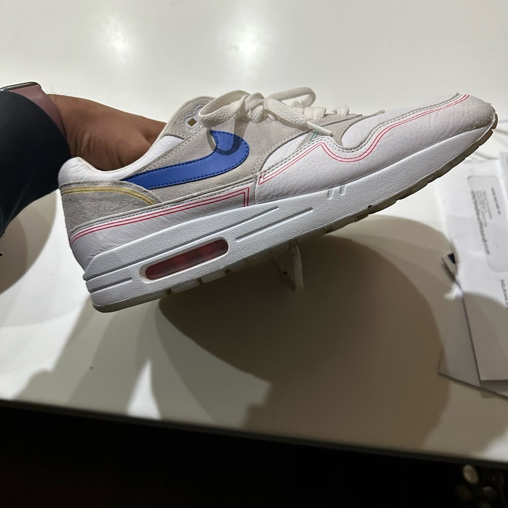 Air max 1 Centre Pompidou by day
Nike Athletic Shoes White and Blue